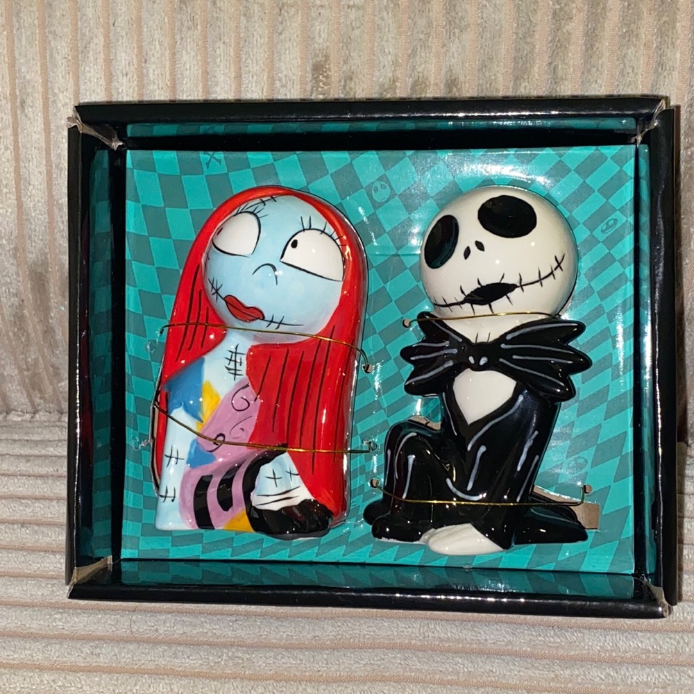 The nightmare before Christmas salt and pepper shakers